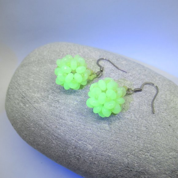 Uranium glass dodecahedron beaded bead earrings - Picture 11 of 14